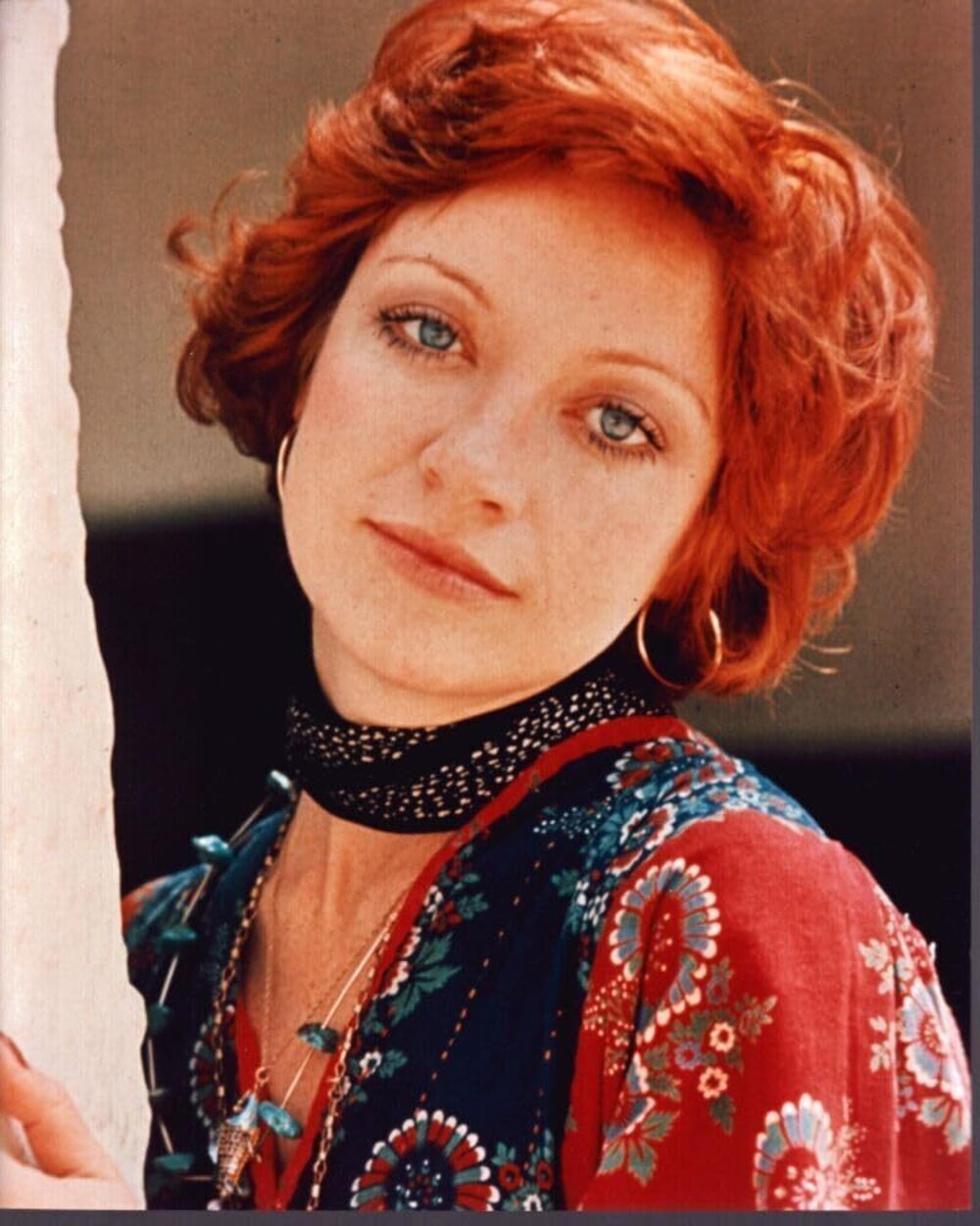 3423 Veronica Cartwright In Scarf And Colorful Outfit Photo Print 16 x 20